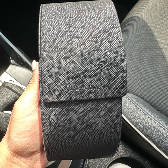 Authentic Prada sunglasses with case - Picture 6 of 7